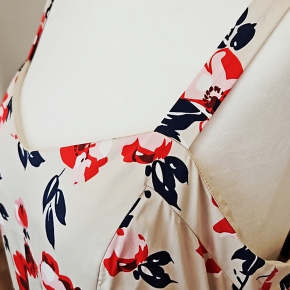 CUE Size 12 Fit Flare Floral Dress with Pockets - NWOT - Picture 3 of 16